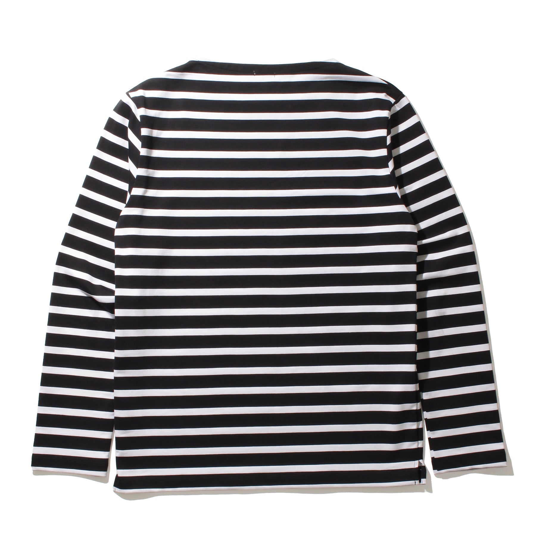 ハイブリッドコットンボーダーバスクシャツブラック×ホワイトの背面を写した商品画像