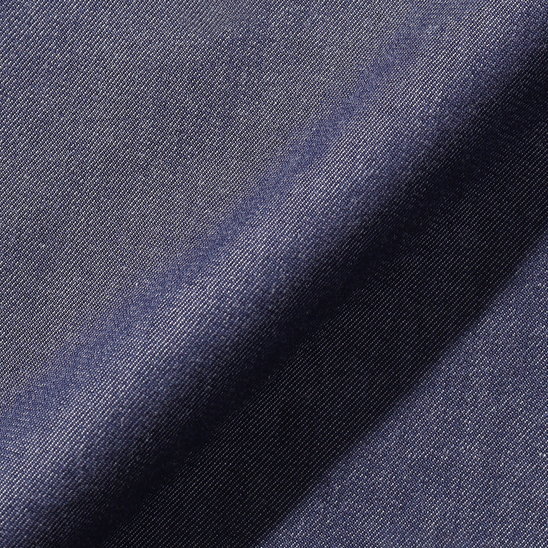 スビンプラチナムリアクティブデニムシャツネイビーの背面を写した商品画像 スビンプラチナムリアクティブデニムシャツネイビーの生地を写した商品画像