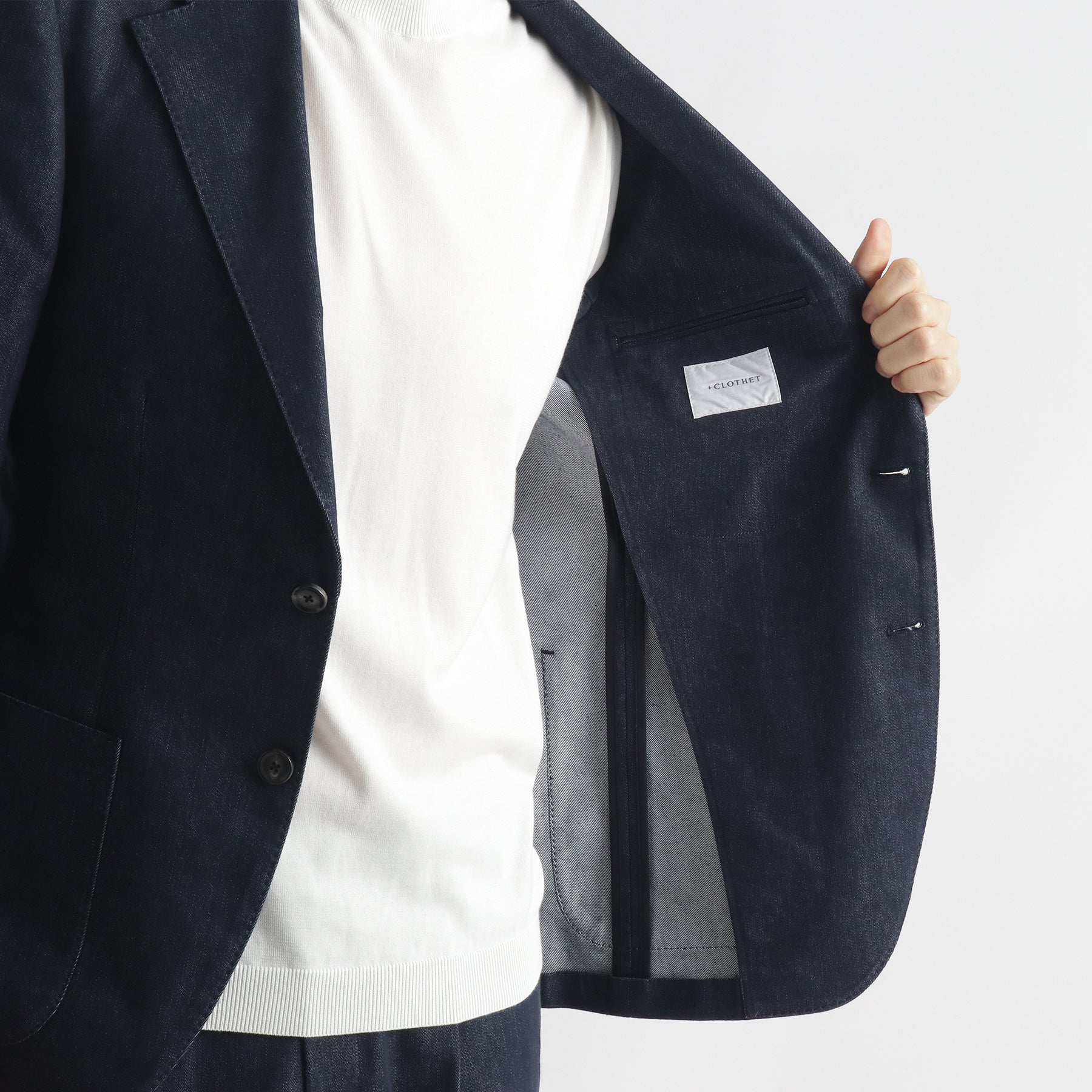 リアクティブデニム&ソロテックスジャケットインディゴの内側を写したメンズ着用画像