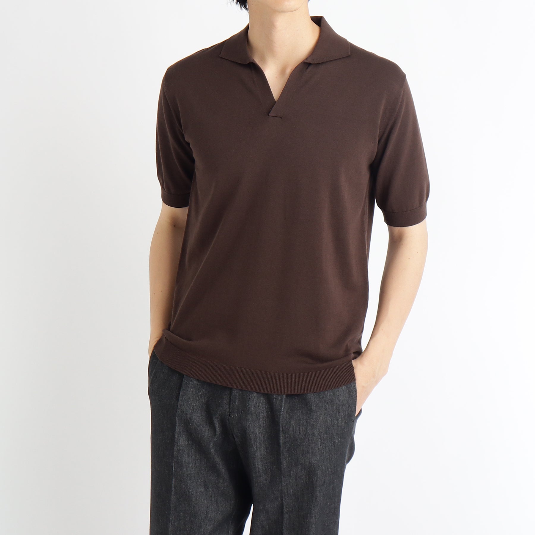 スビンプラチナムスキッパーニットオークのメンズ着用画像1