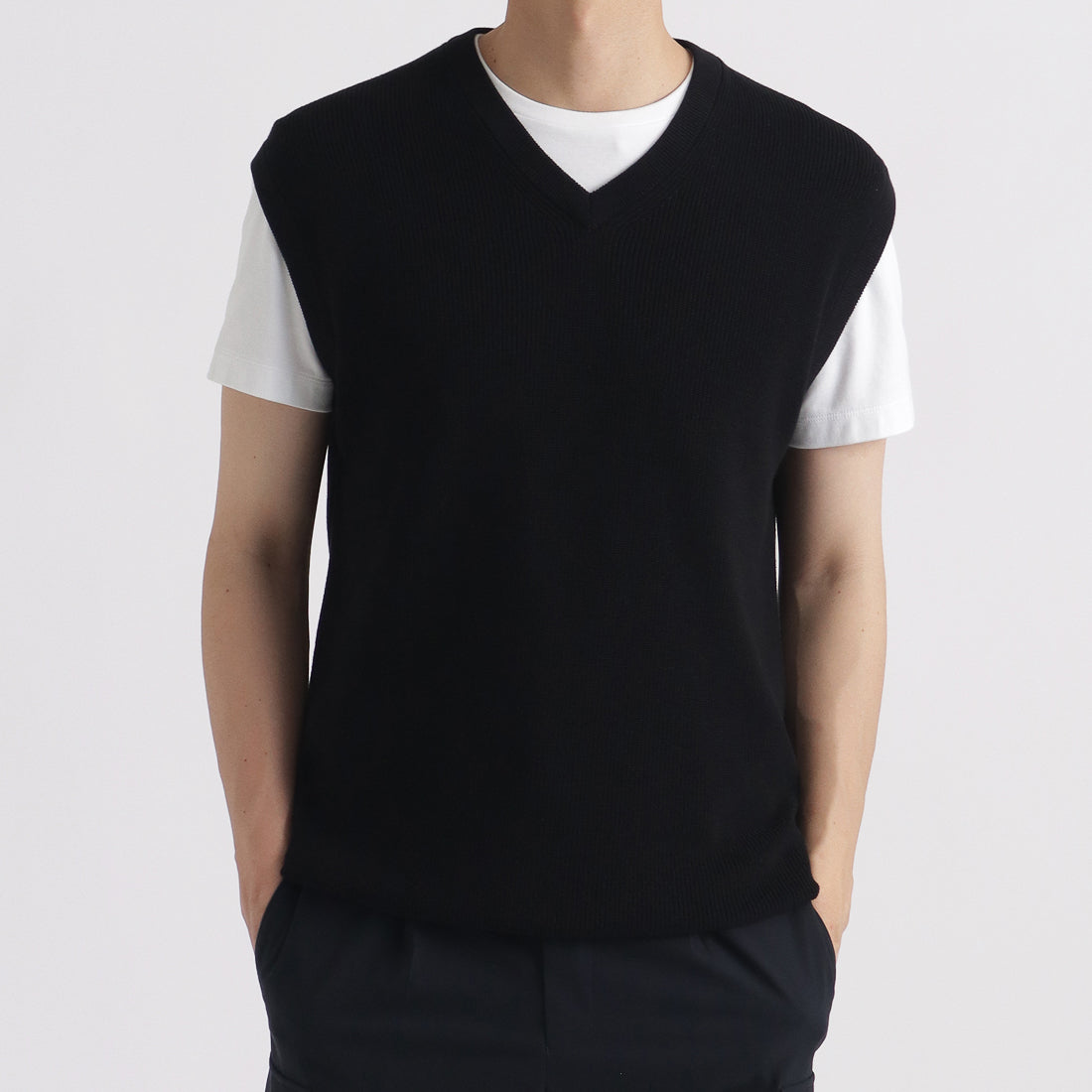 SUVIN PLATINUM Knit Vest Color: Black