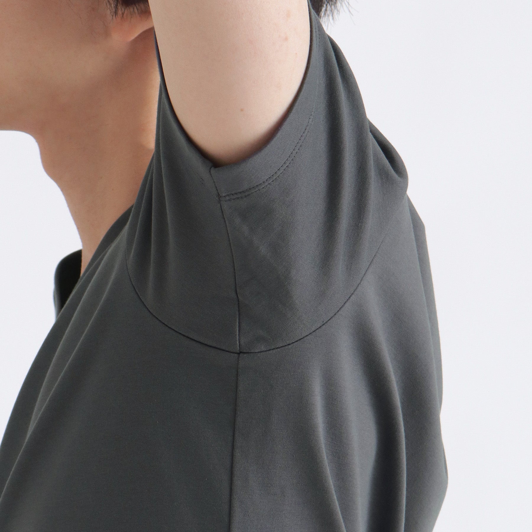 Tailored Vneck T-shirt Color: Asphalt