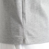 スビンプラチナムスムーステーラードTシャツグレーの裾を写したメンズ着用画像
