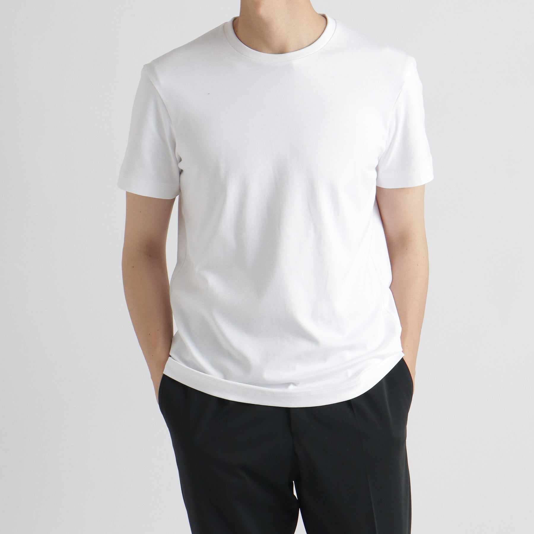 スビンプラチナムスムーステーラードTシャツホワイトのメンズ着用画像1