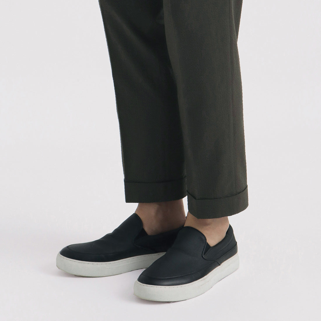 Seersucker Two Pleats Trousers Color: Olive