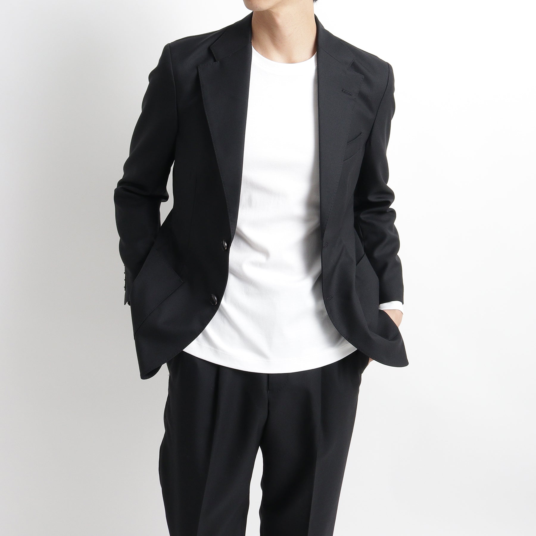 テックウール ®ツイル テーラードジャケットブラックのメンズ着用画像-2
