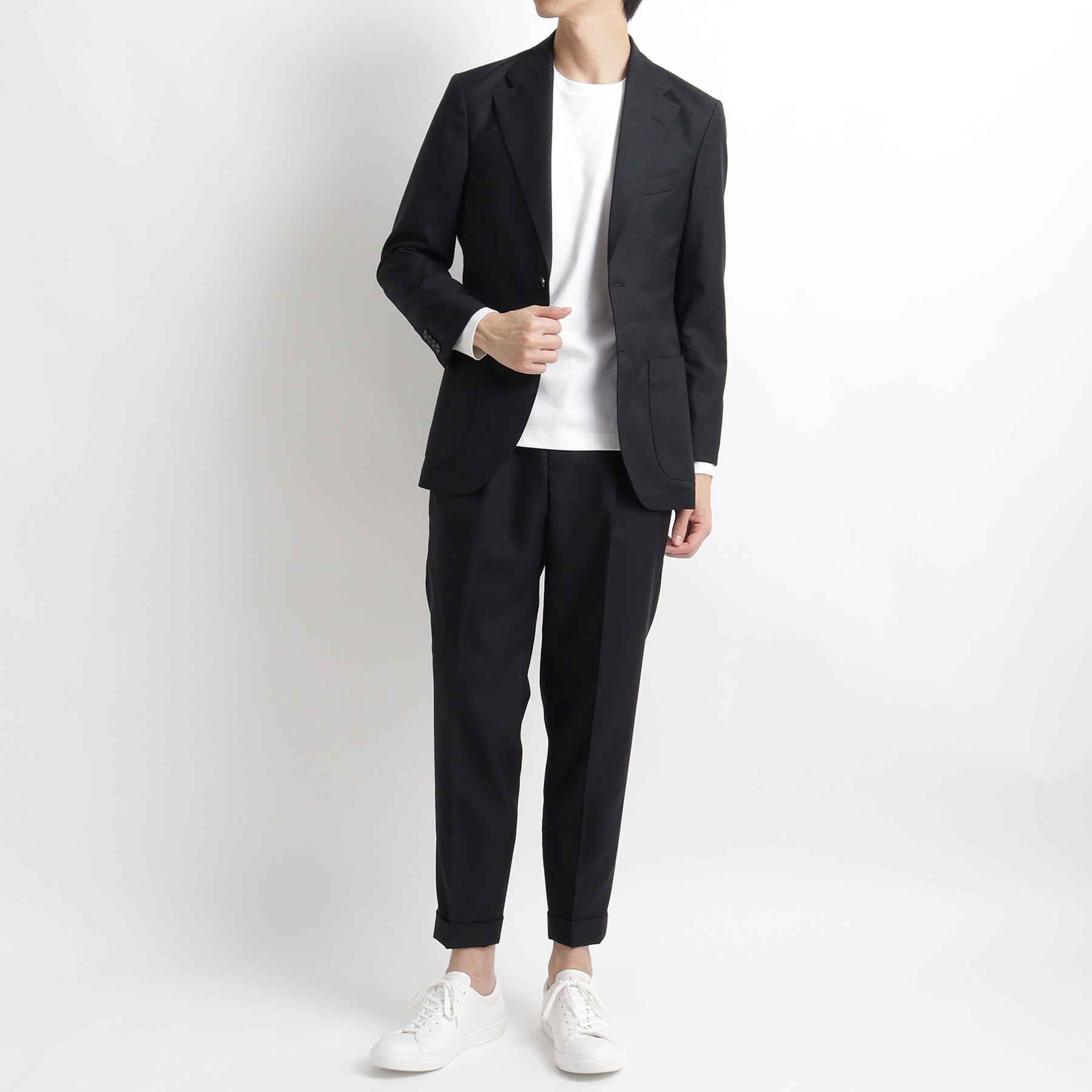 テックウール ®ツイル テーラードジャケットブラックのメンズ着用全身画像-2