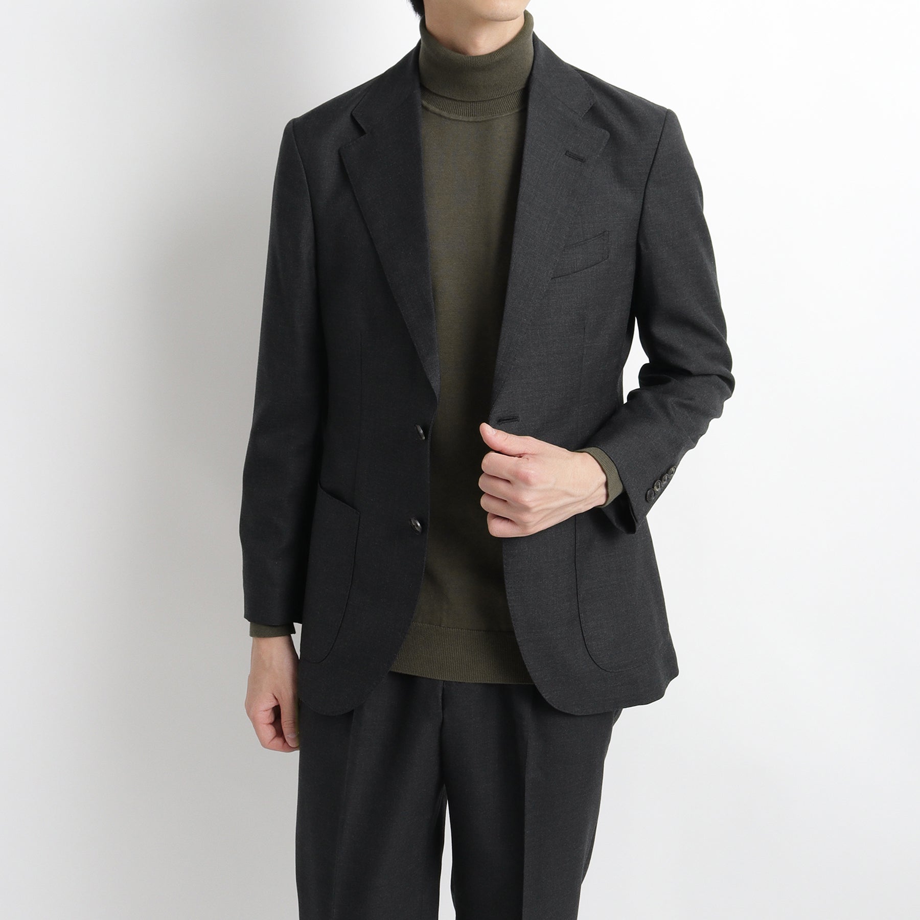 テックウール ®ツイル テーラードジャケットチャコールのメンズ着用画像-1