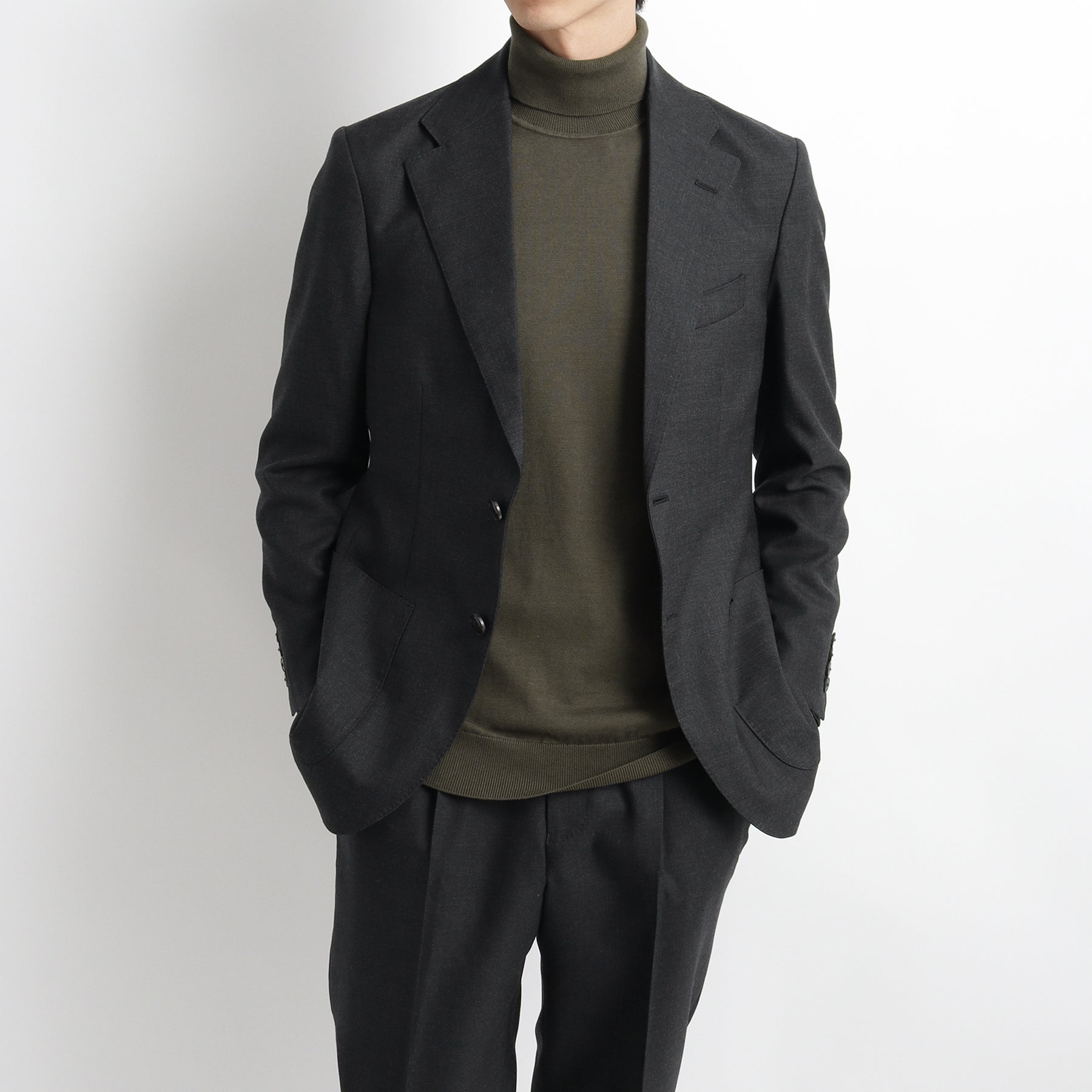 テックウール ®ツイル テーラードジャケットチャコールのメンズ着用画像-2
