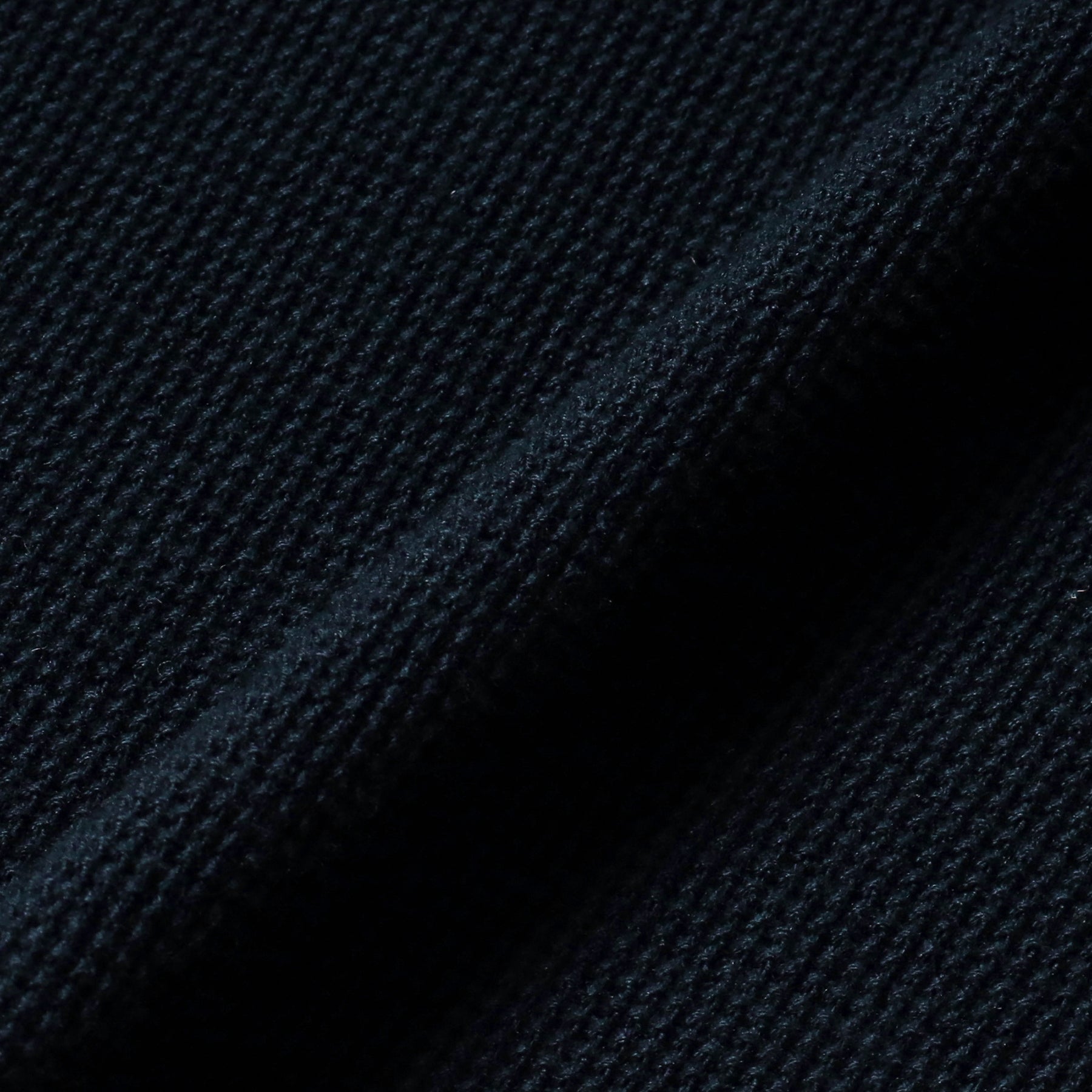 スビンプラチナムサーマルニットネイビーの生地を写した商品画像