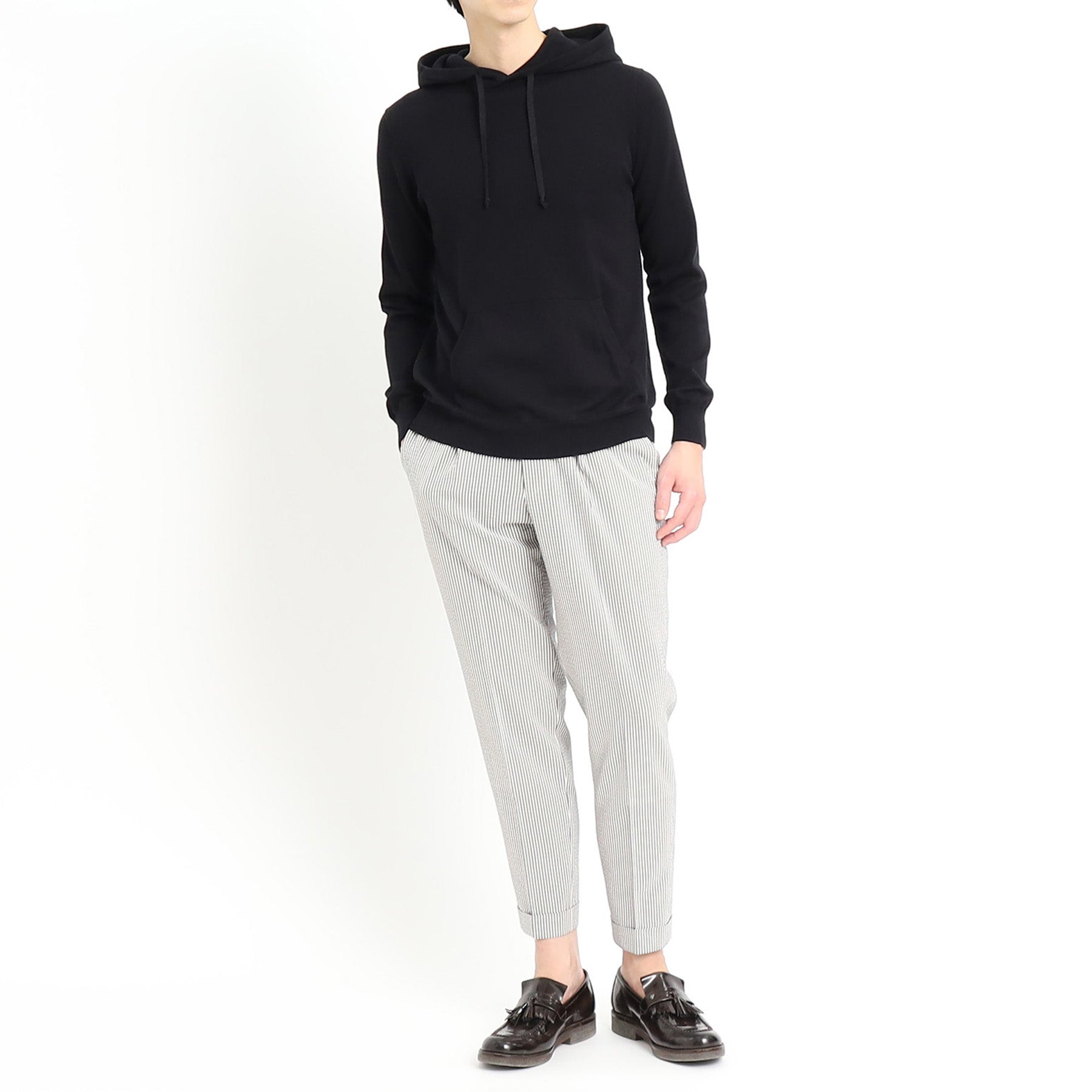 スビンプラチナムニットフーディブラックのメンズ着用画像バリエーション2