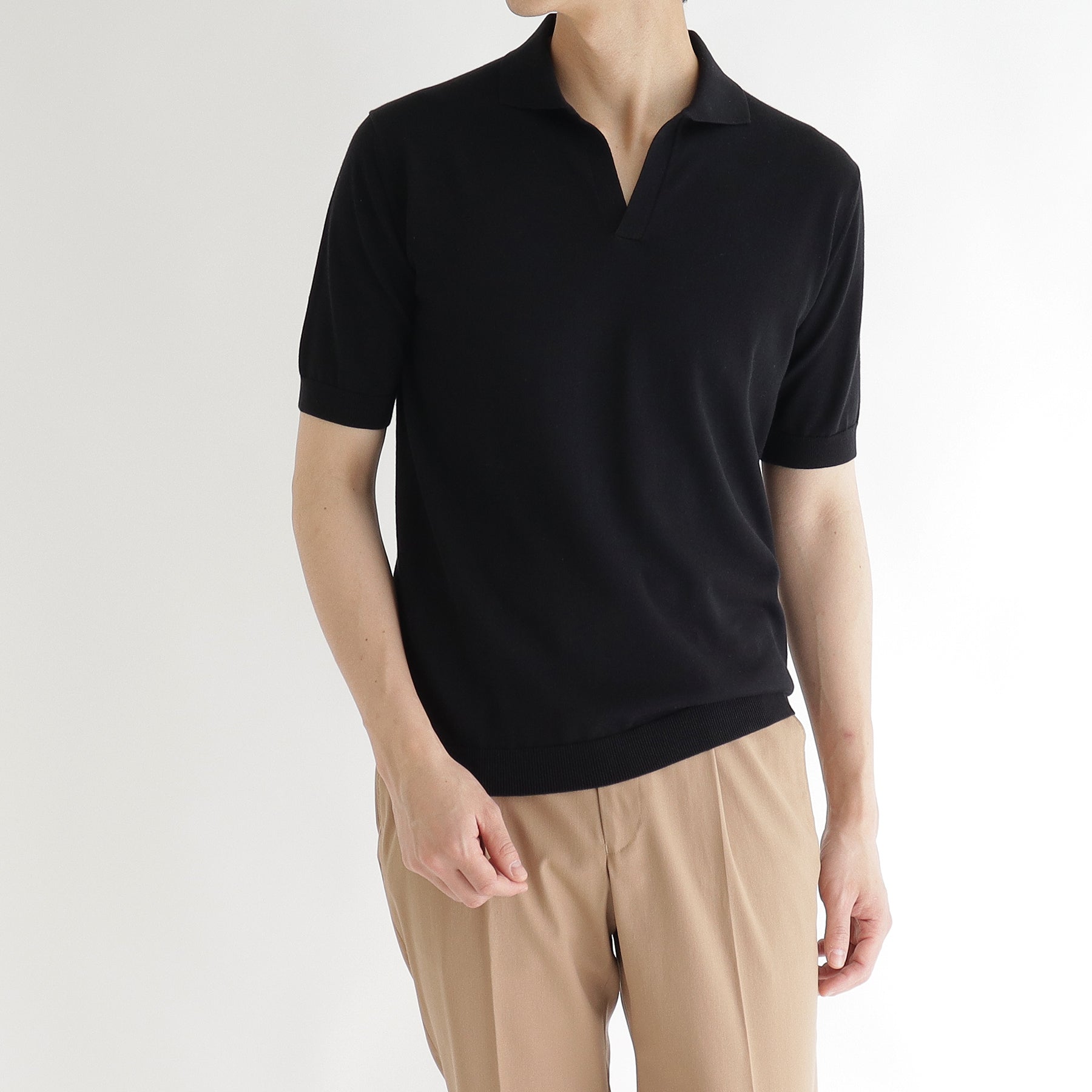 スビンプラチナムスキッパーニットブラックのメンズ着用画像2