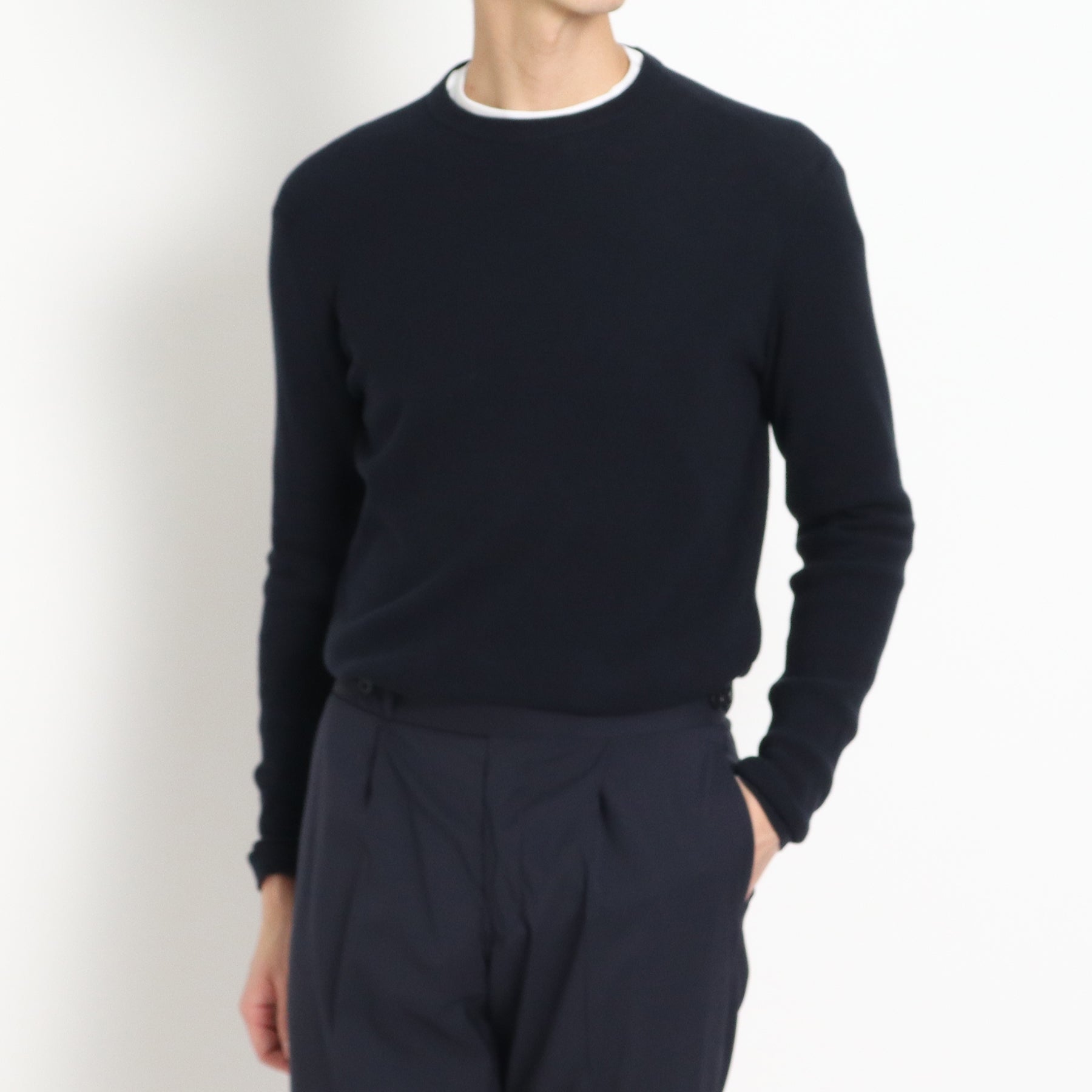 スビンプラチナムサーマルニットネイビーのメンズ着用画像バリエーション2