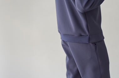 乾きやすくシワになりにくい 高機能素材のイージートラウザー