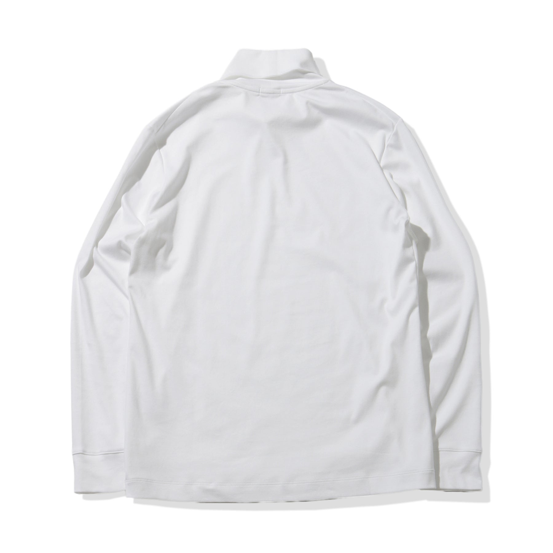 スビンプラチナムタートルネックロングスリーブTシャツホワイトの背面を写した商品画像