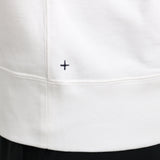 リサイクルスビンフーディーオフホワイトの裾を写したメンズ着用画像