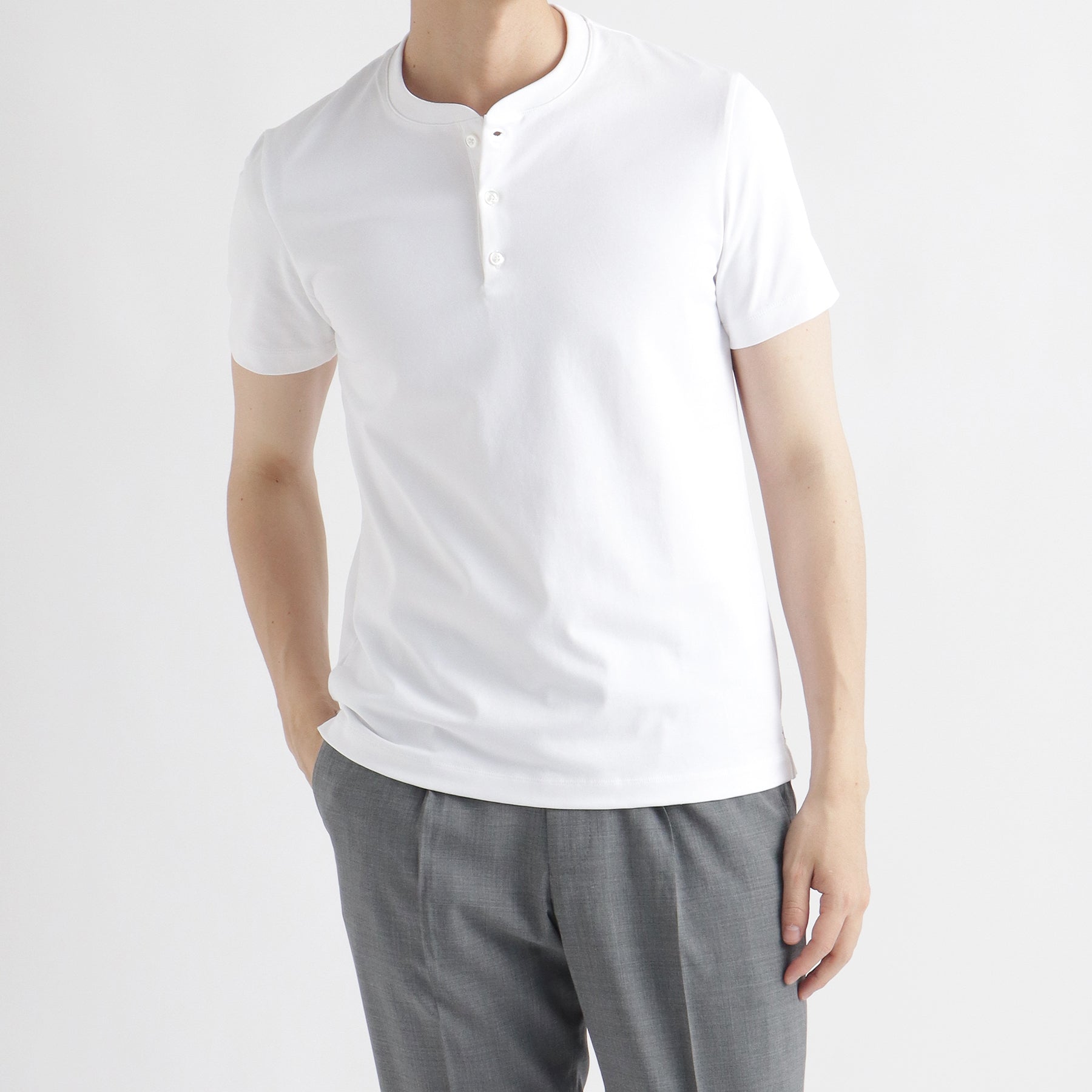 ハイブリッドコットン テーラードヘンリーネックTシャツ ホワイト
