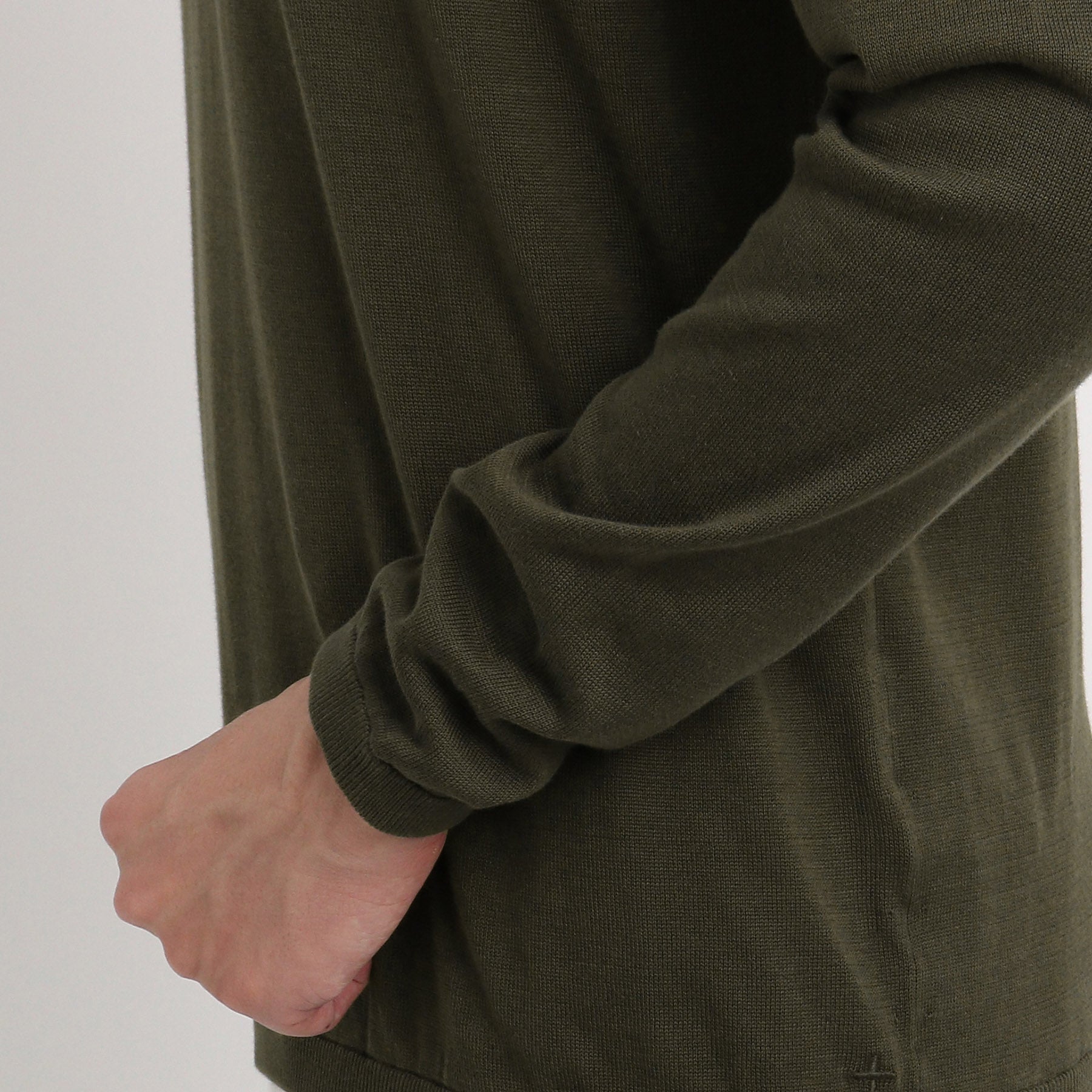 スビンプラチナム クルーネックニット オリーブ | ＋CLOTHET ONLINE
