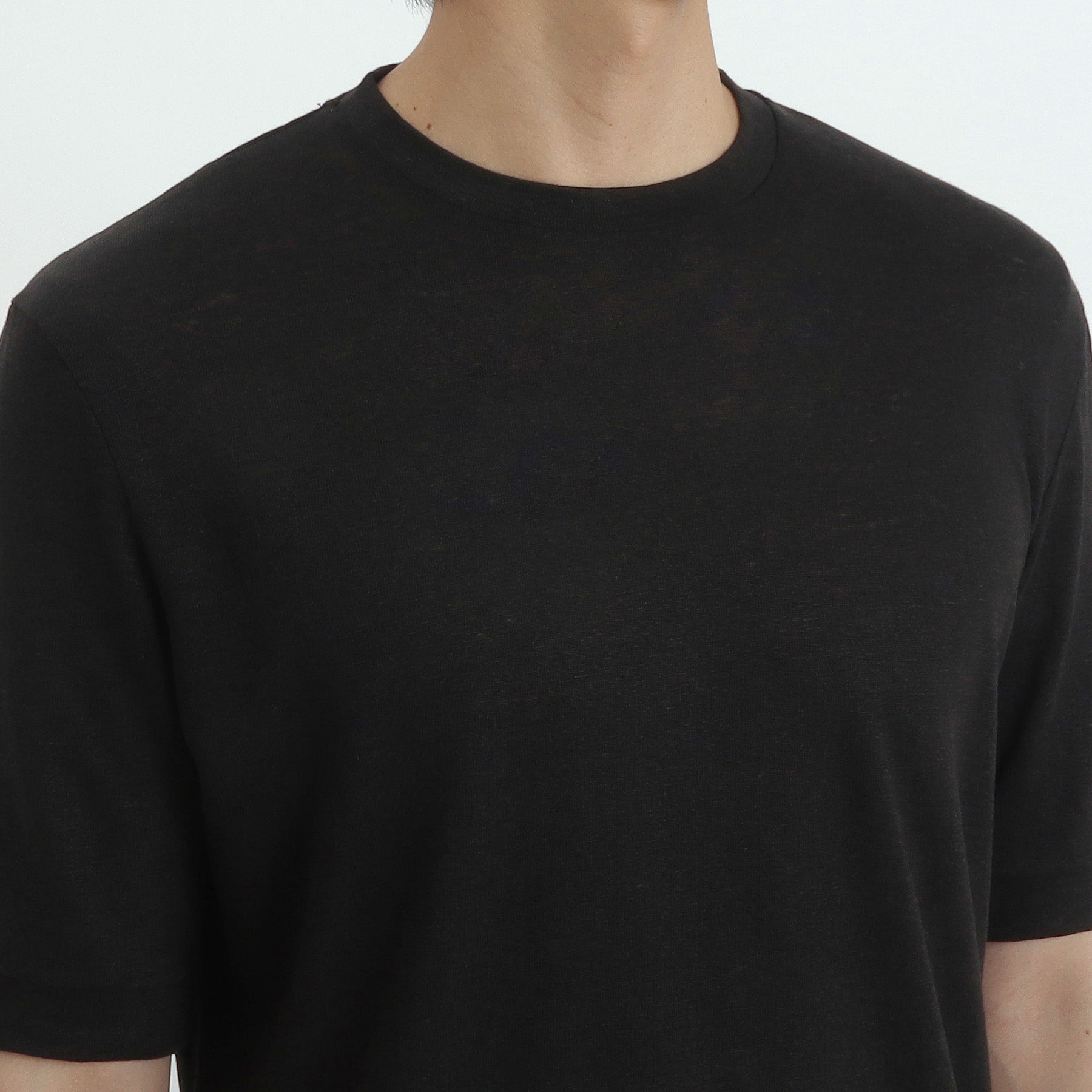 Linen Jersey Tailored Ribbed Hem T-shirt Color: Black
