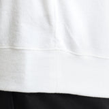 スビンプラチナムマイクロパイルロンTホワイトの裾を写したメンズ着用画像