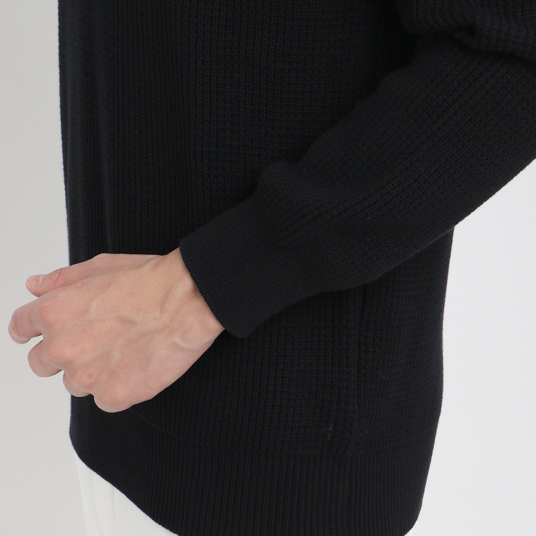 スビンプラチナム ミドルゲージクルーネックニット ブラック