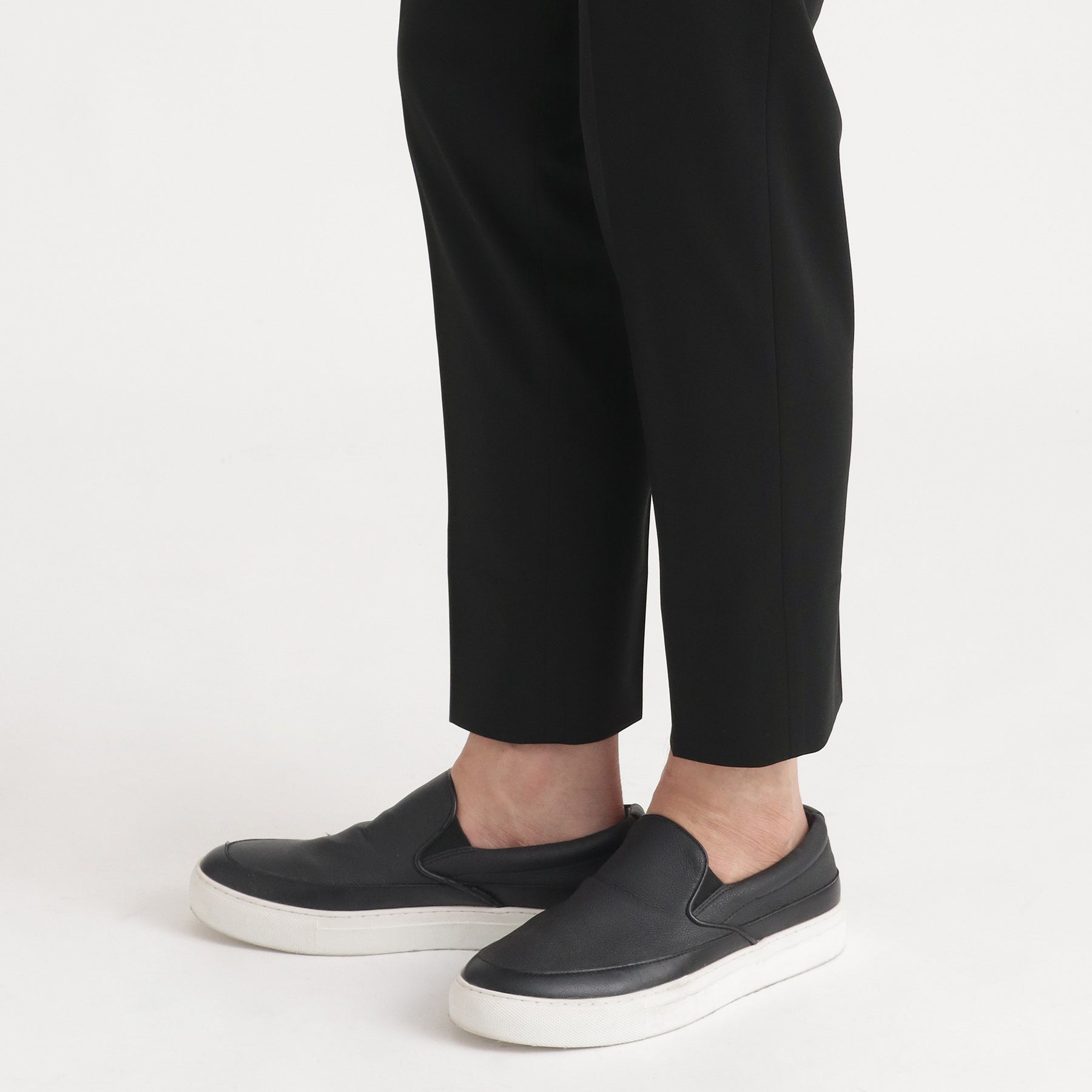 【THE LIMITED EDITION】Mocklodi One Pleats Trousers Color: Black