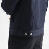 リアクティブデニム＆ソロテックス3rdtypeジャケットインディゴの裾回りを写したメンズ着用画像