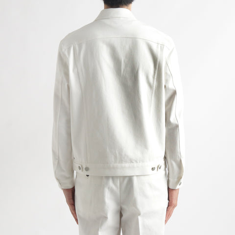 リアクティブホワイトデニム3rdtypeジャケットオフホワイトの背面を写したメンズ着用画像