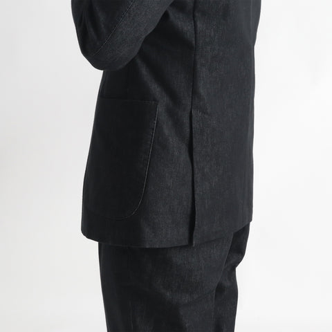 リアクティブデニム＆ソロテックスジャケットブラックの裾を写したメンズ着用画像