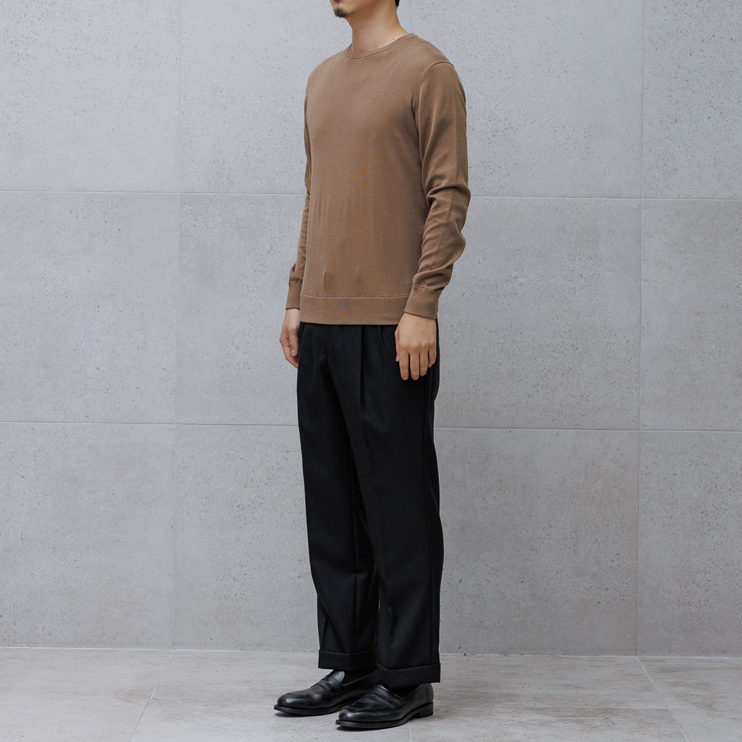 スビンプラチナム クルーネックニット フォーン | ＋CLOTHET ONLINE