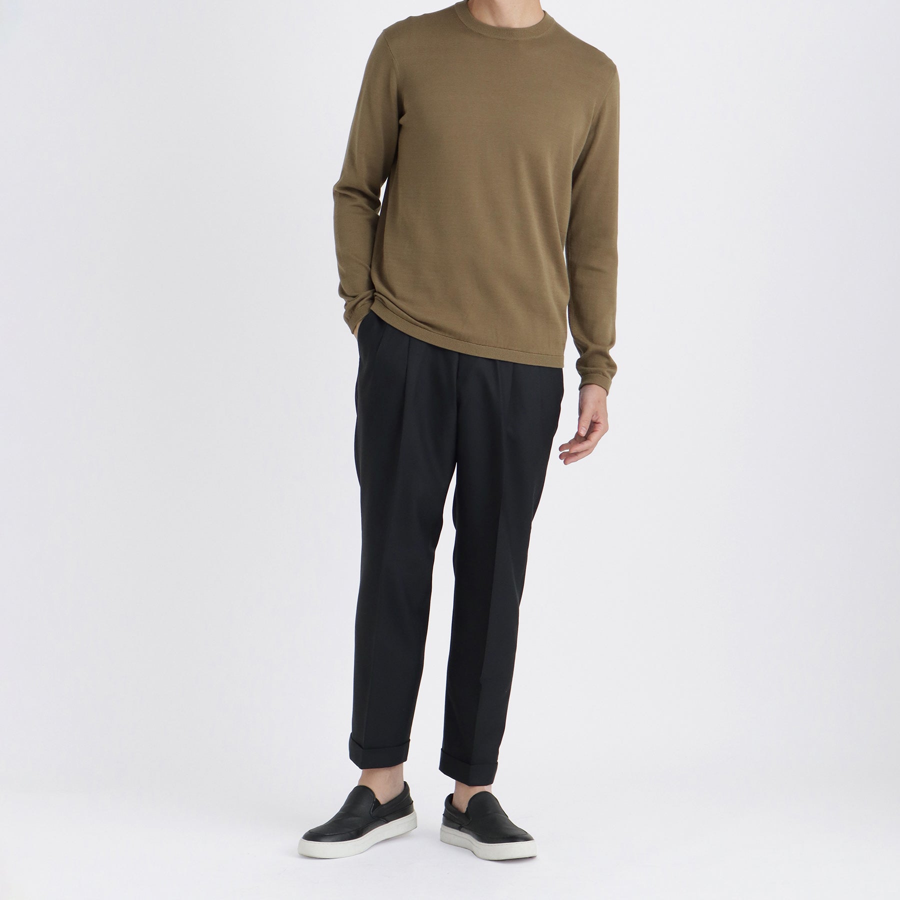 スビンプラチナム クルーネックニット フォーン | ＋CLOTHET ONLINE