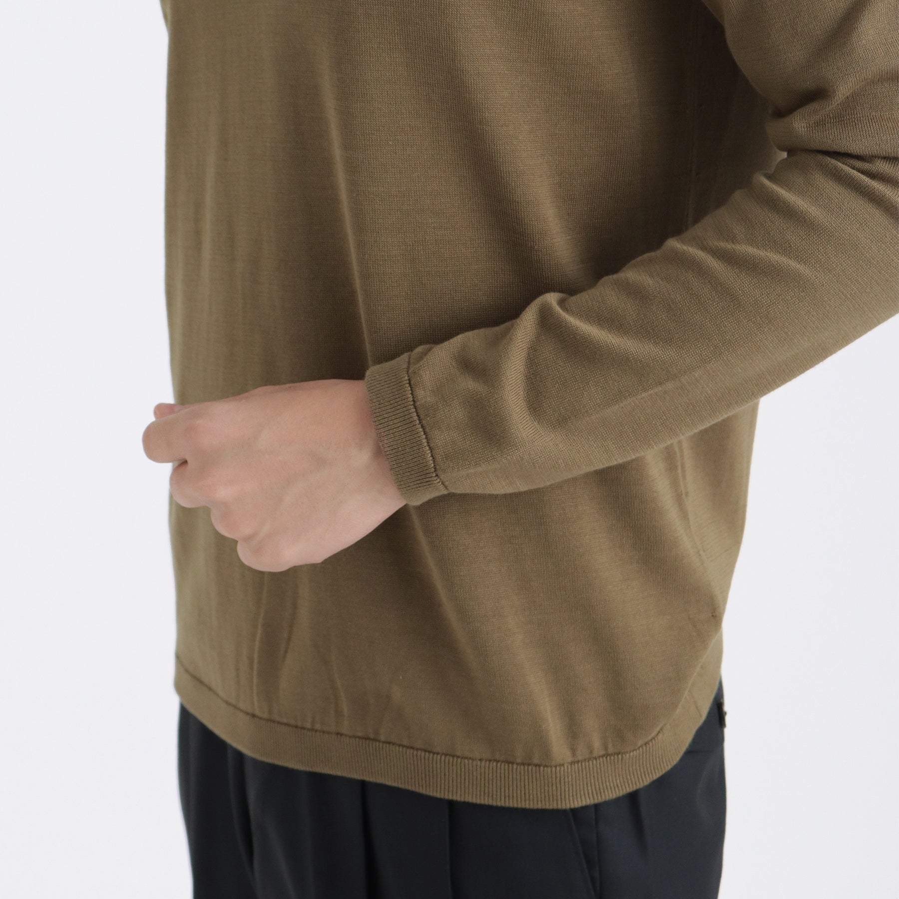 スビンプラチナム クルーネックニット フォーン | ＋CLOTHET ONLINE