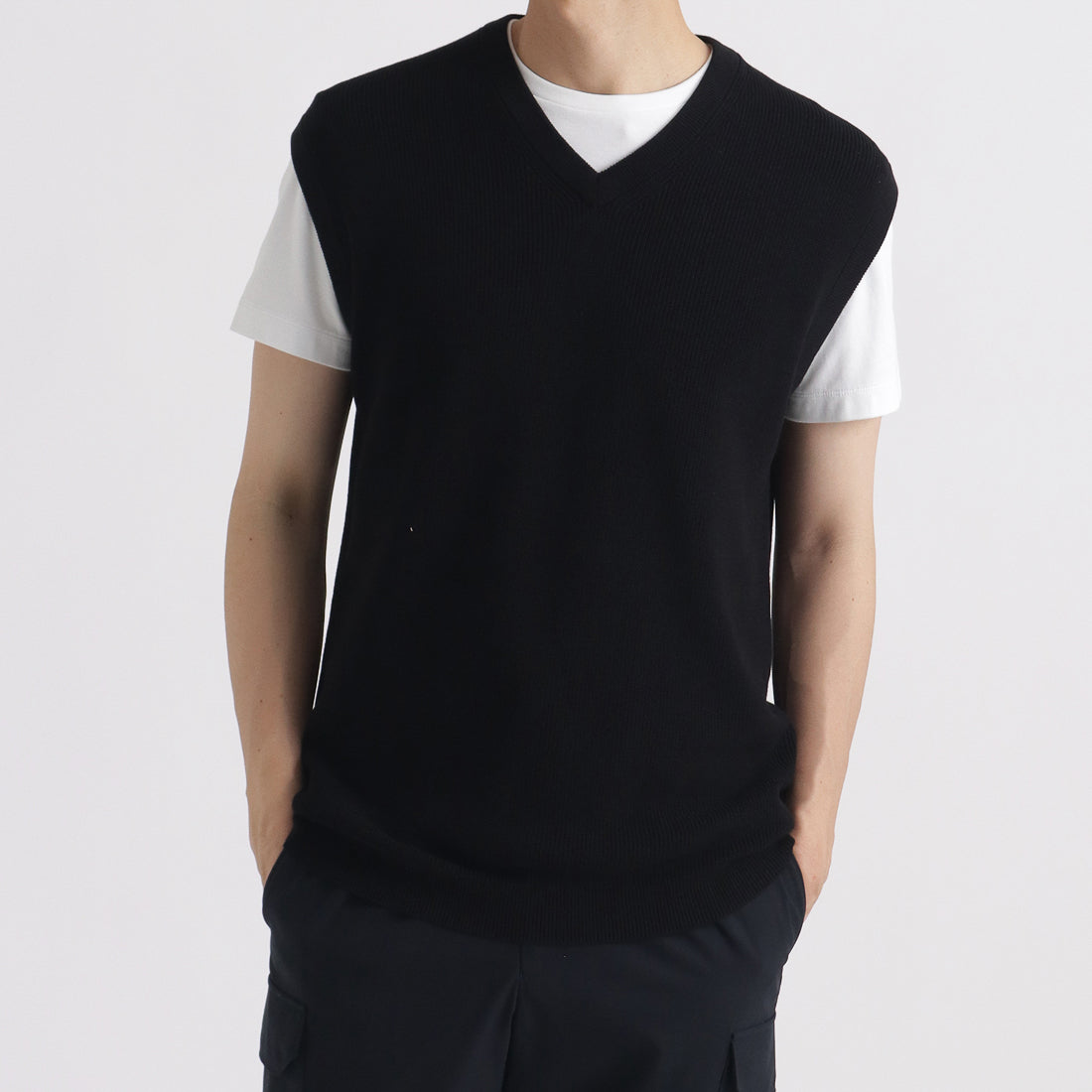 SUVIN PLATINUM Knit Vest Color: Black