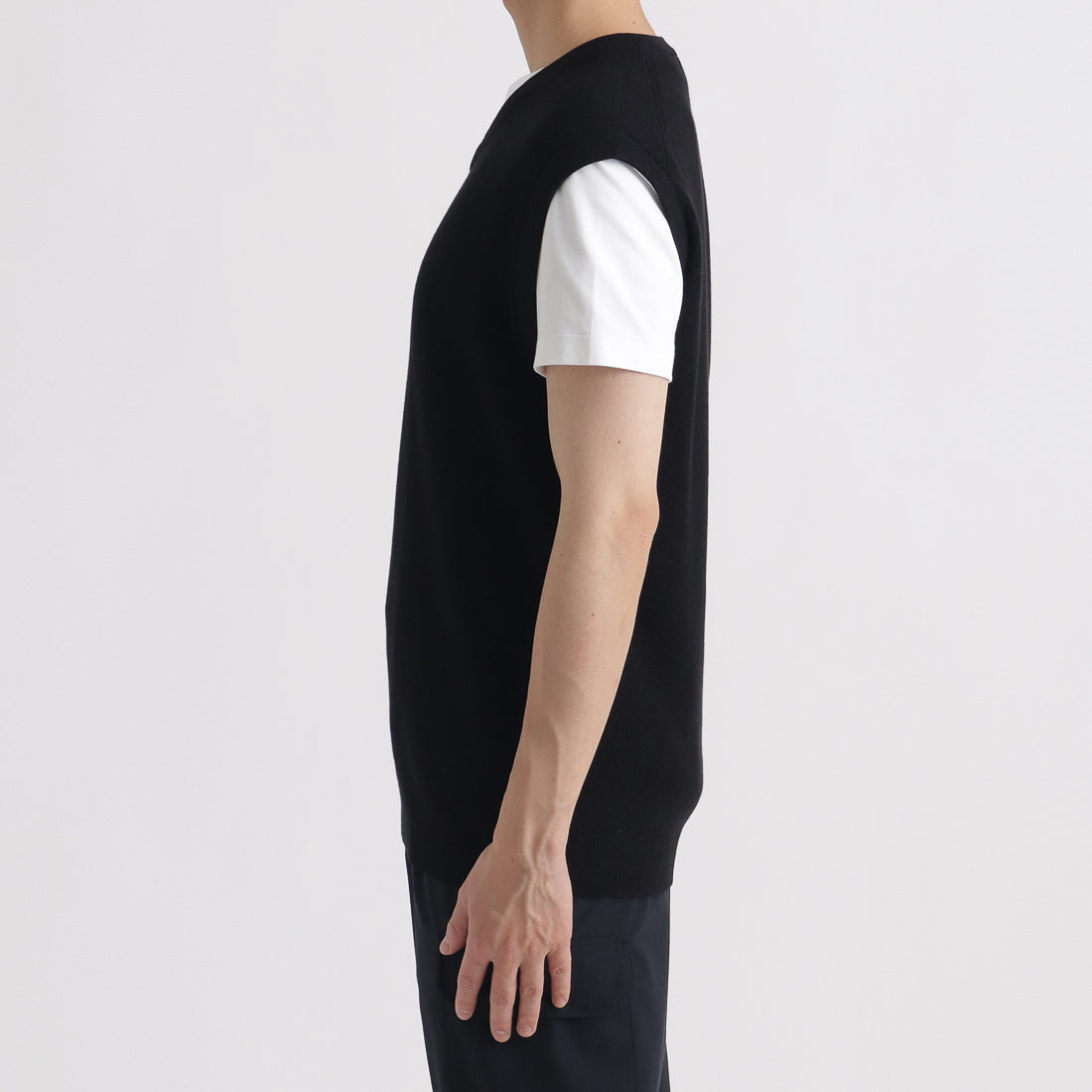 SUVIN PLATINUM Knit Vest Color: Black