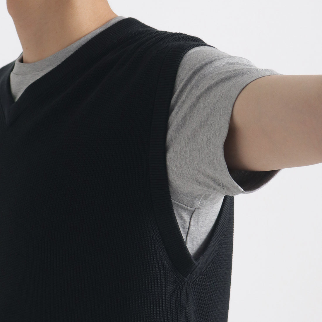 SUVIN PLATINUM Knit Vest Color: Navy