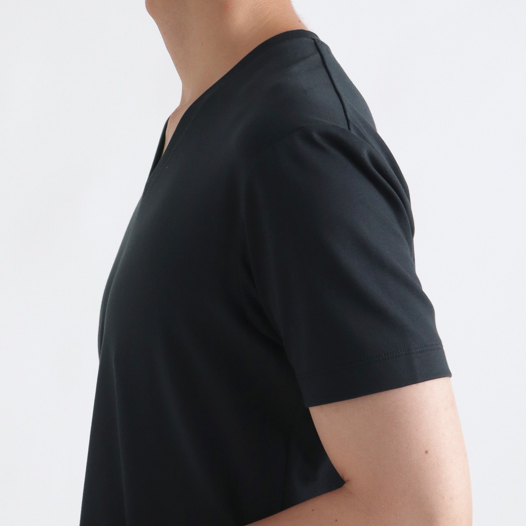 スビンプラチナムスムーステーラードVネックTシャツ ネイビー