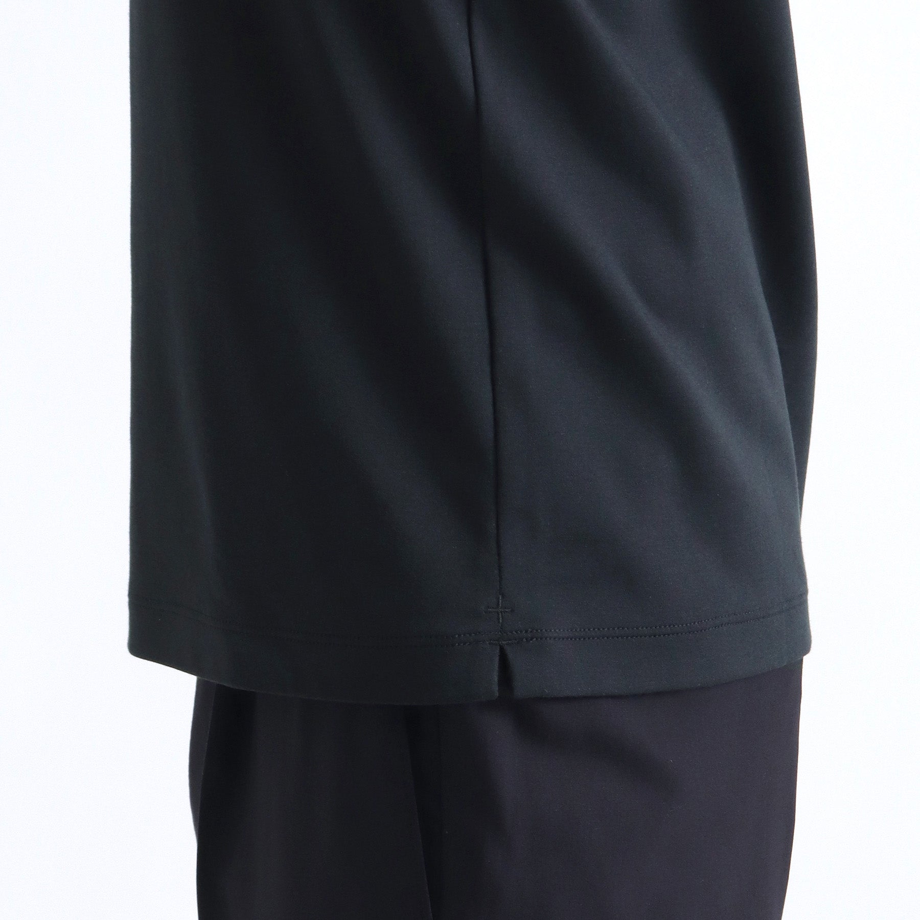 Tailored Vneck T-shirt Color: Navy
