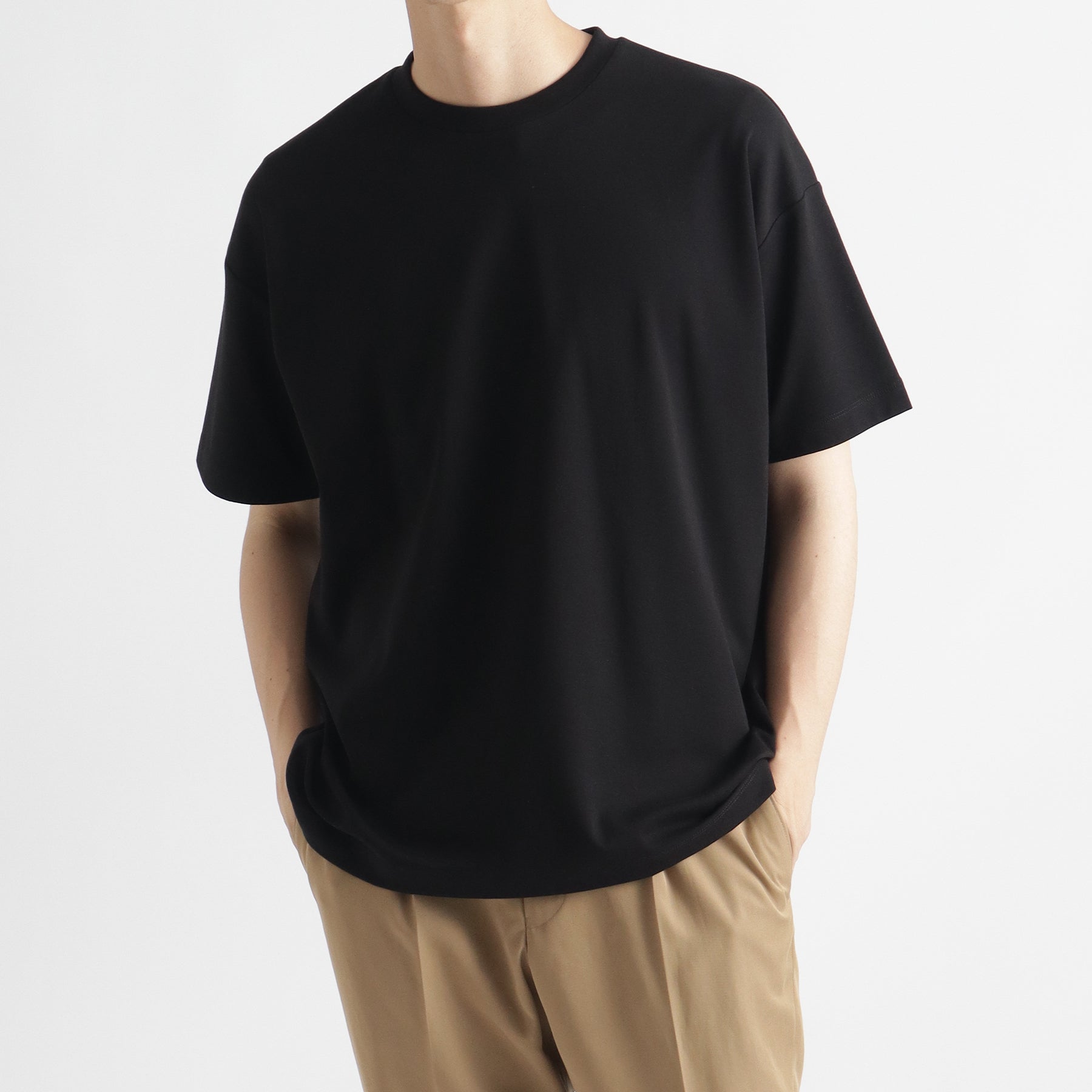 スビンプラチナムスムースビッグTシャツブラックのメンズ着用画像1