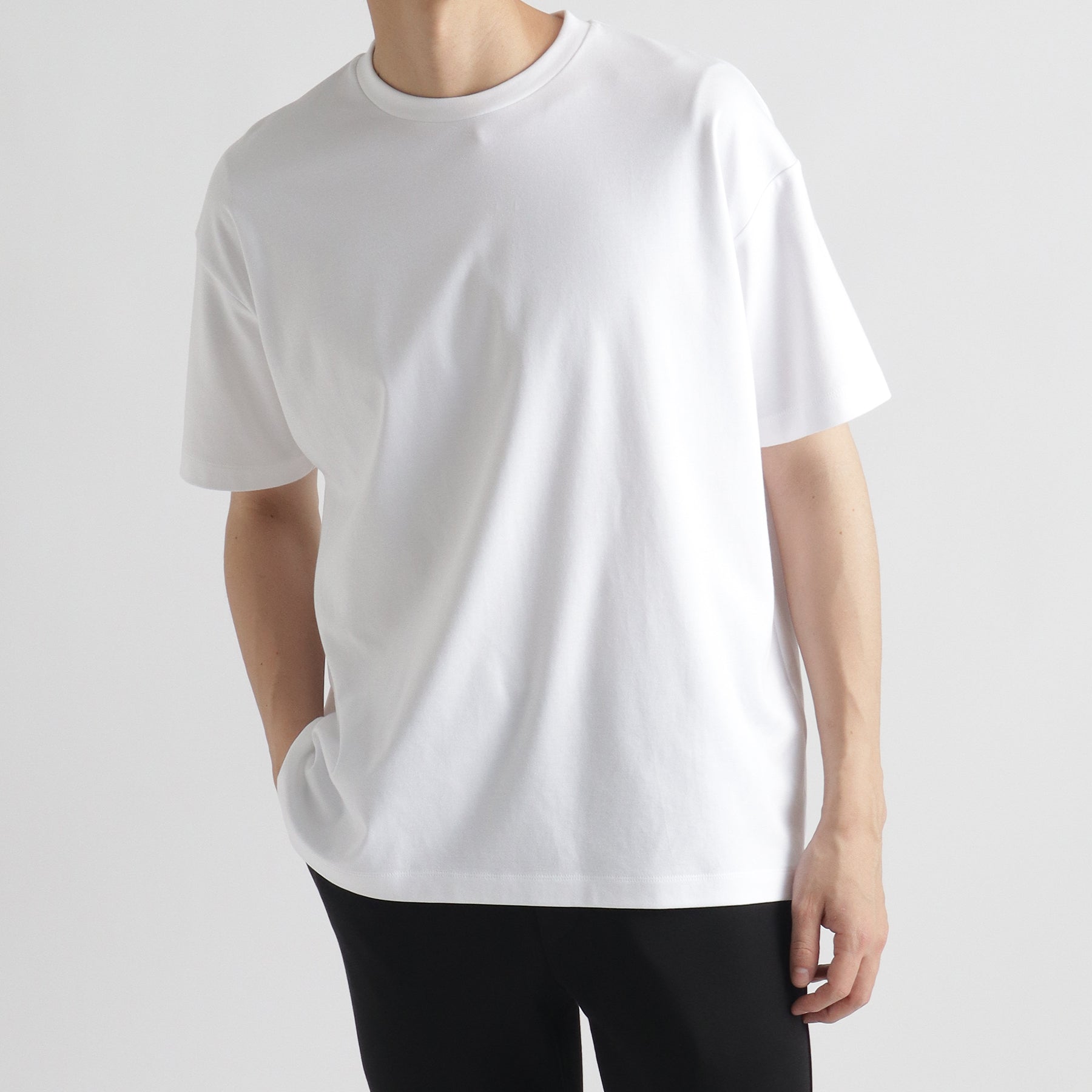 スビンプラチナムスムースビッグTシャツホワイトのメンズ着用画像1
