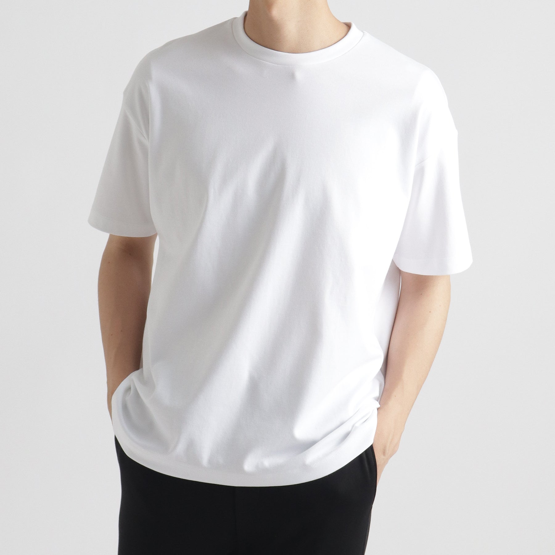 スビンプラチナムスムースビッグTシャツホワイトのメンズ着用画像2
