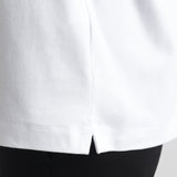 スビンプラチナムスムースビッグTシャツホワイトのロゴ刺繍を写したメンズ着用画像