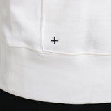 リサイクルスビンスウェットシャツオフホワイトの裾を写したメンズ着用画像