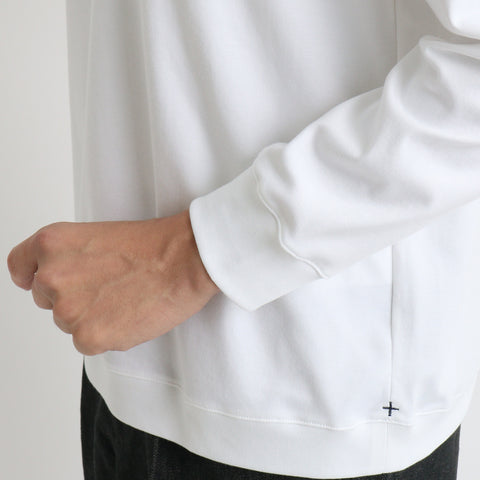 スビンプラチナムミドルスウェットシャツホワイトの袖を写したメンズ着用画像