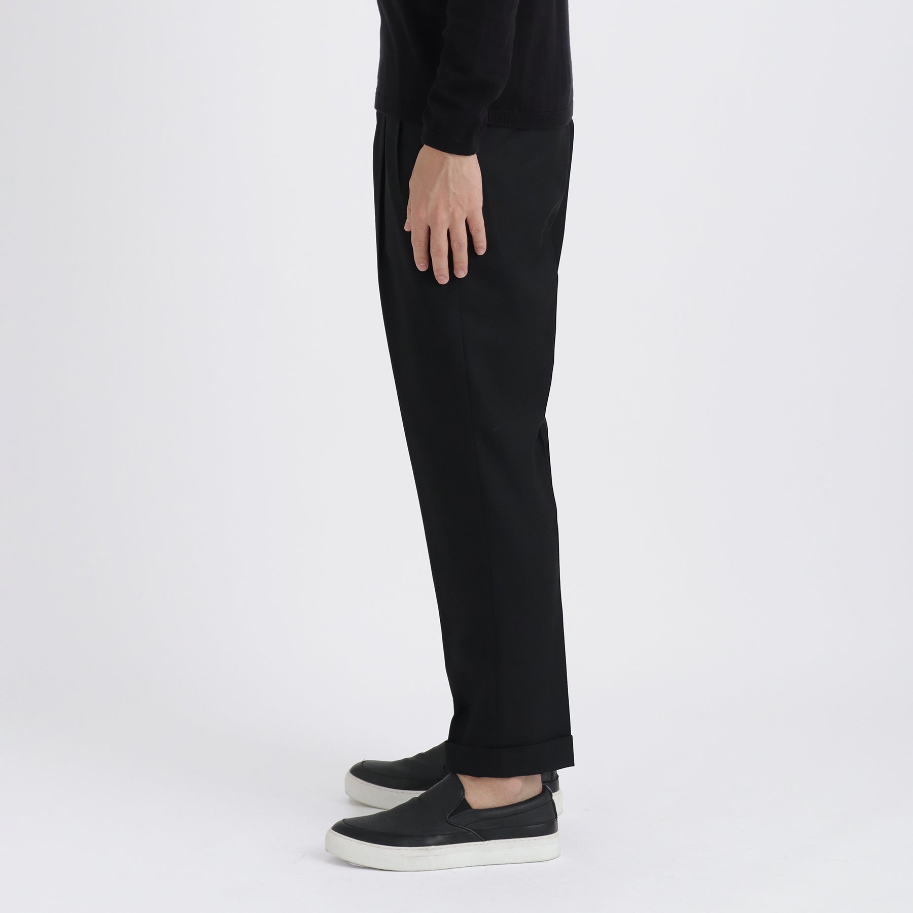 テックウールツイル ツープリーツトラウザー ブラック | ＋CLOTHET ONLINE