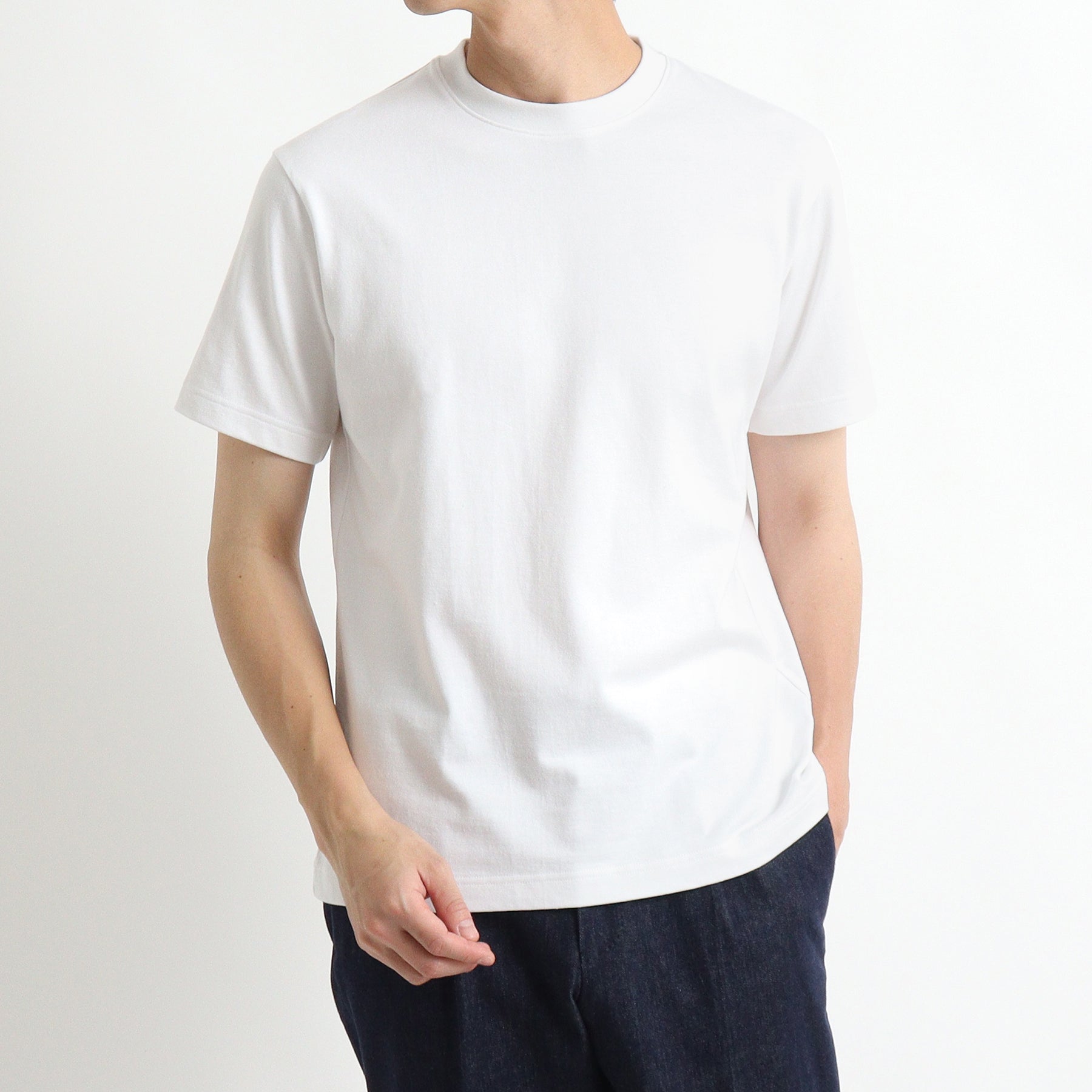 リサイクルスビンTシャツホワイトのメンズ着用画像1