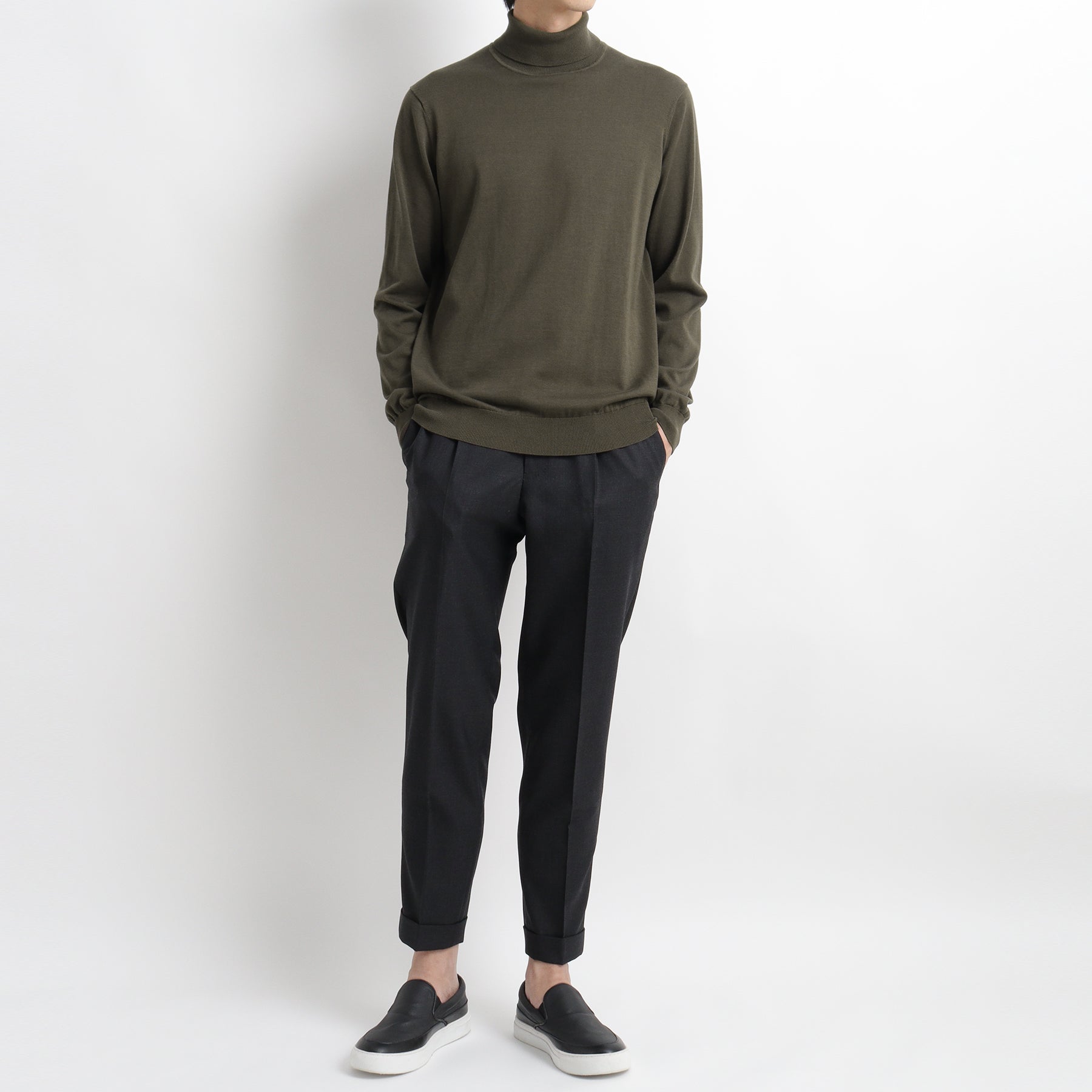 スビンプラチナム タートルネックニット オリーブ | ＋CLOTHET ONLINE