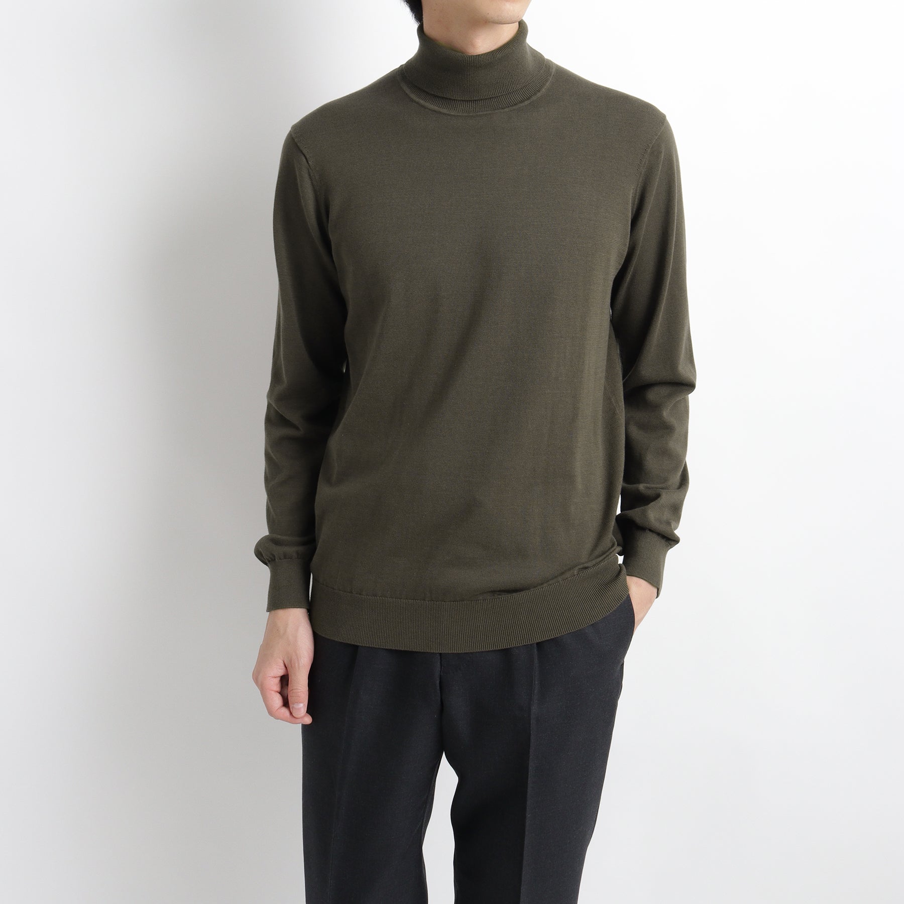 スビンプラチナム タートルネックニット オリーブ | ＋CLOTHET ONLINE