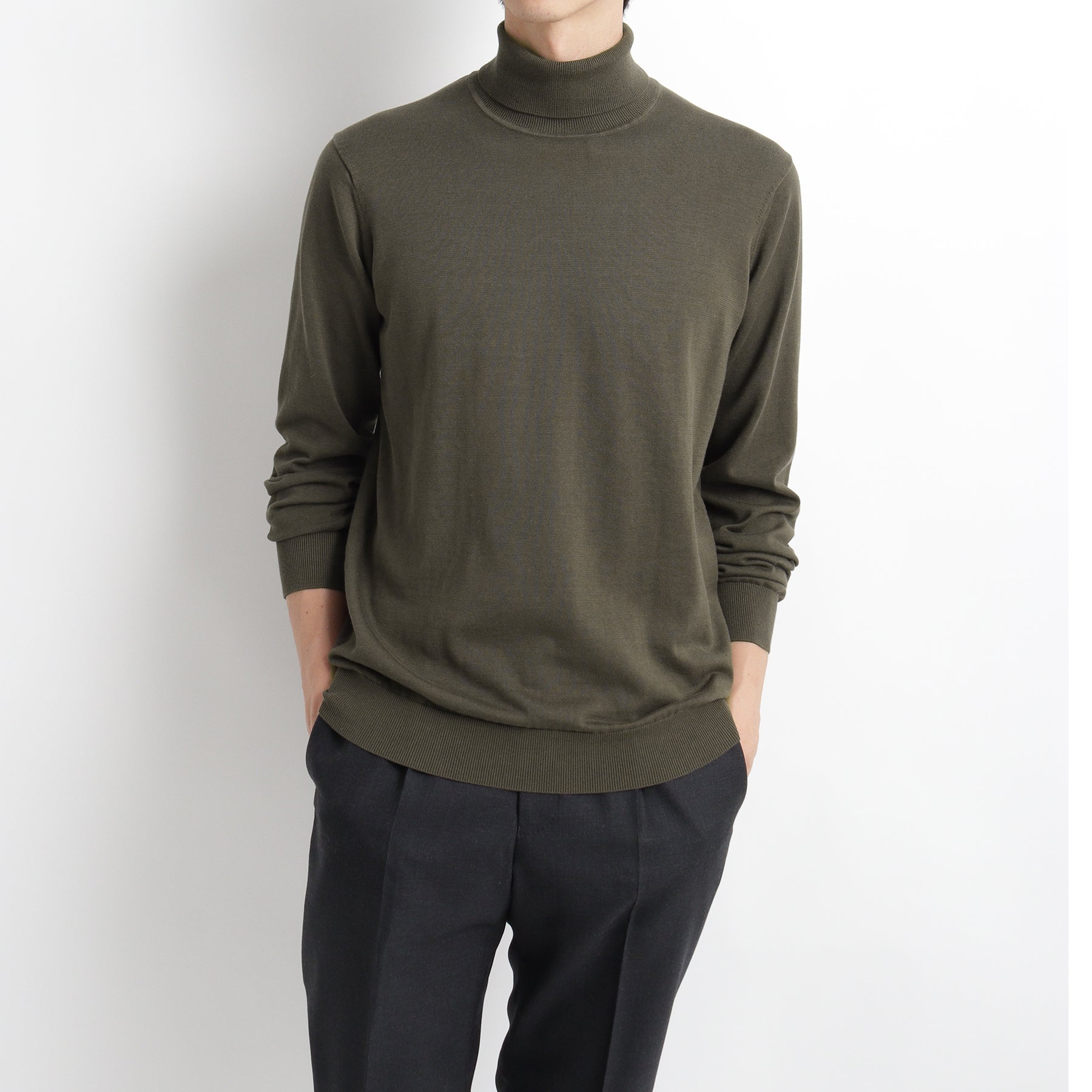 オリーブグリーン タートルネック セーター サイズ50 クルチアーニ スビンプラチナム タートルネックニット オリーブ | ＋CLOTHET ONLINE
