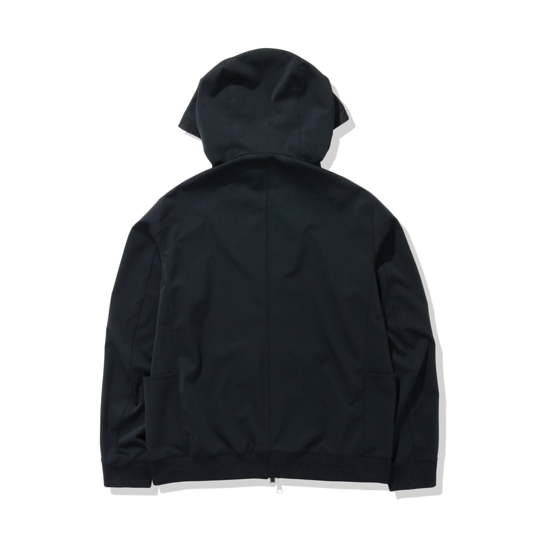 マットツイストジップアップフーディーブラックの背面を写した商品画像