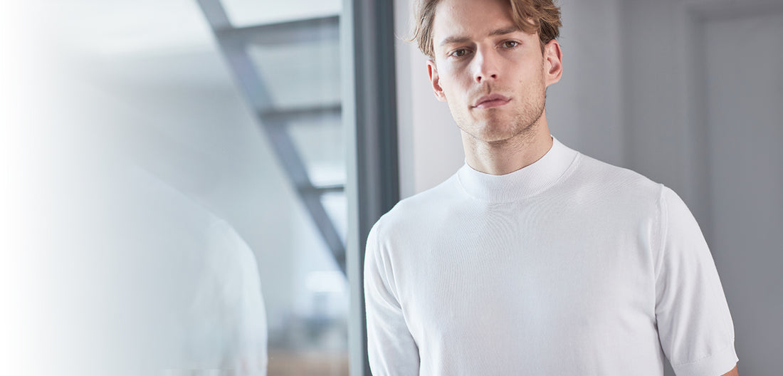 モデル着用モックネックホワイト